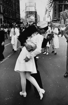 Navy Kiss Times Square