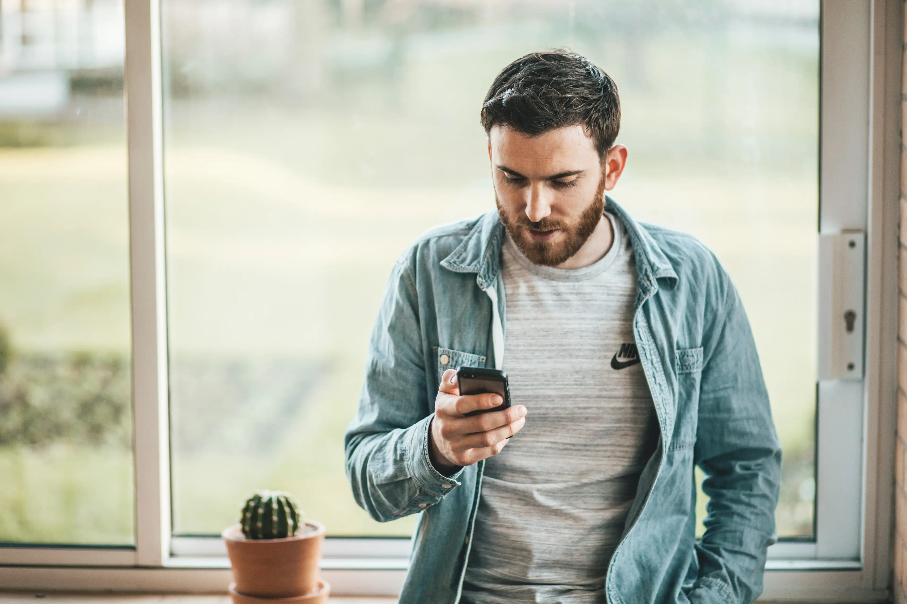 When a Girl Doesn't Text Back! 39 Reasons & What You Need to Do Next